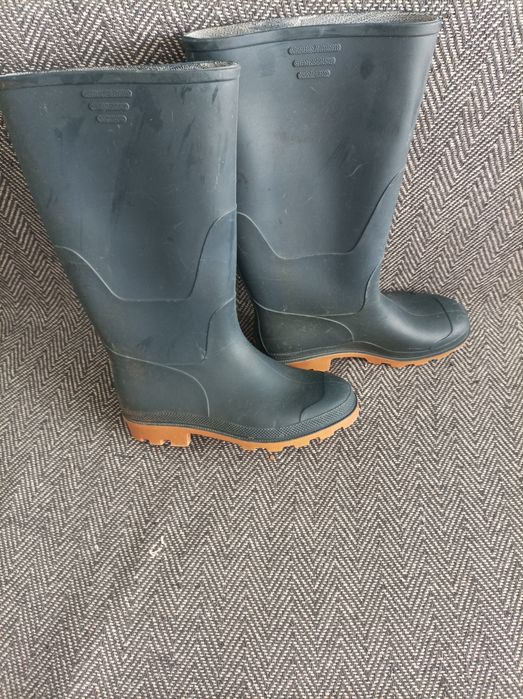 Продам сапоги резиновые 39/6