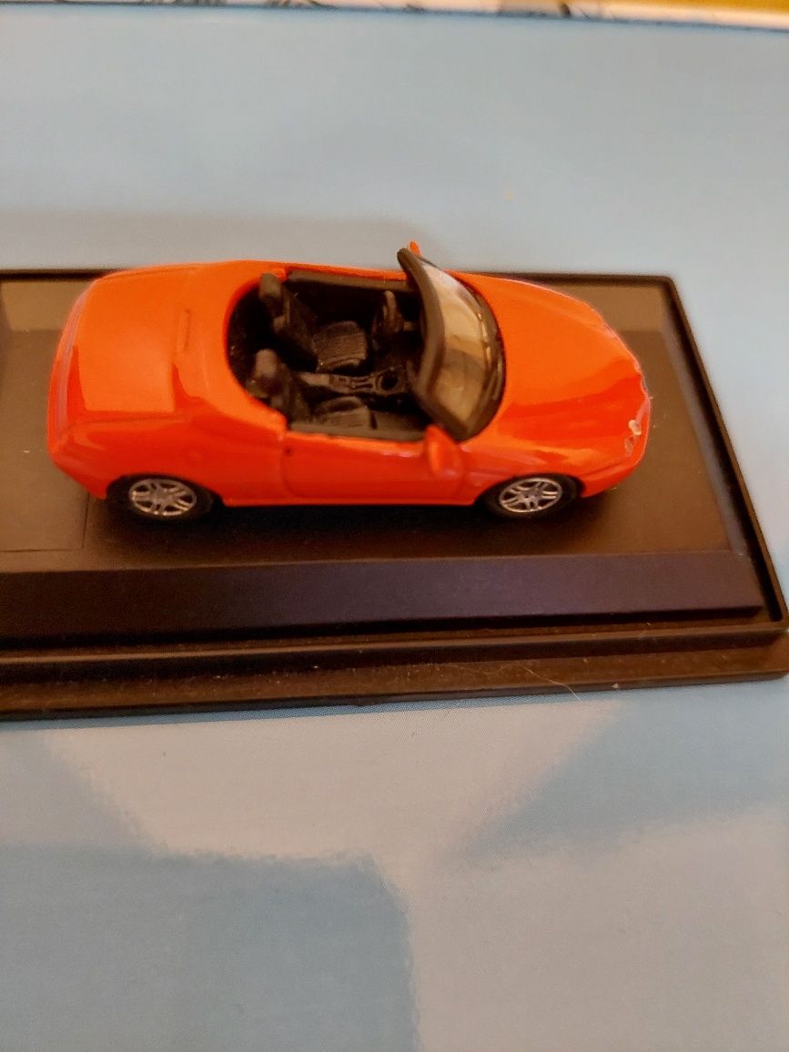 Miniaturka kultowego samochodu Alfa Romeo Spider