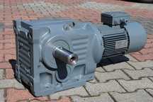 Motoreduktor kątowy 2.2kw 14obr./min. z hamulcem. Firmy SEW