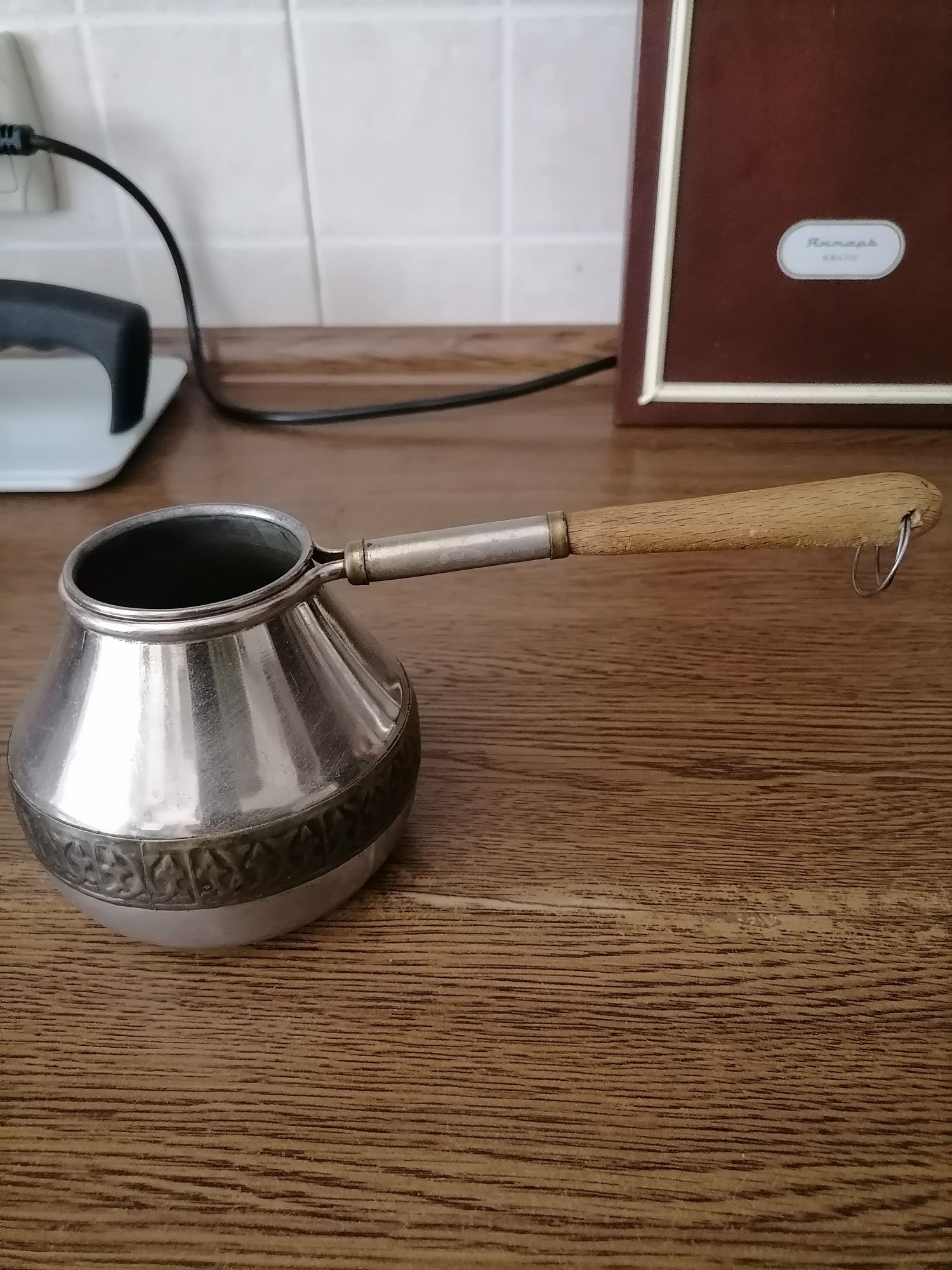 Кофеварка  с деревянной ручкой