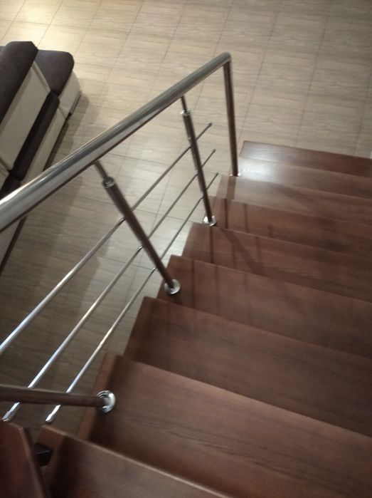 Сходи металеві перила нержавійка ковка метал скло дерев'яні ступені