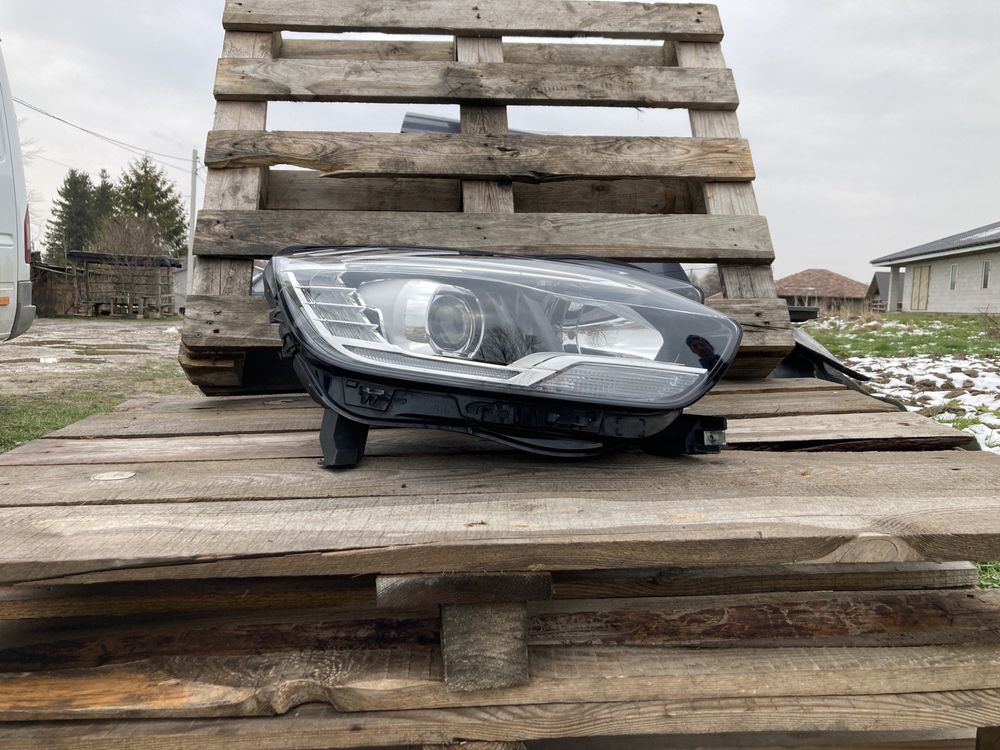 Права Фара Renault Scenic 4 IV  260101685R 260100943R