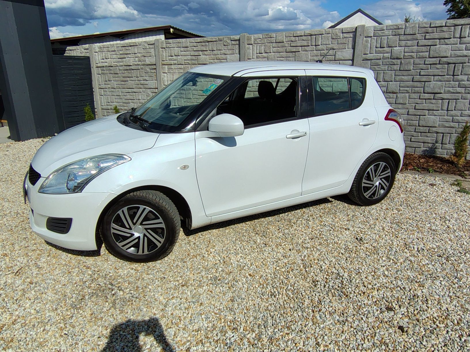 Suzuki swift mk7 Biała perła!  Benzyna , Klima , 2014r