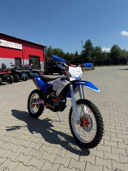 ASIX XR 300cc raty na telefon