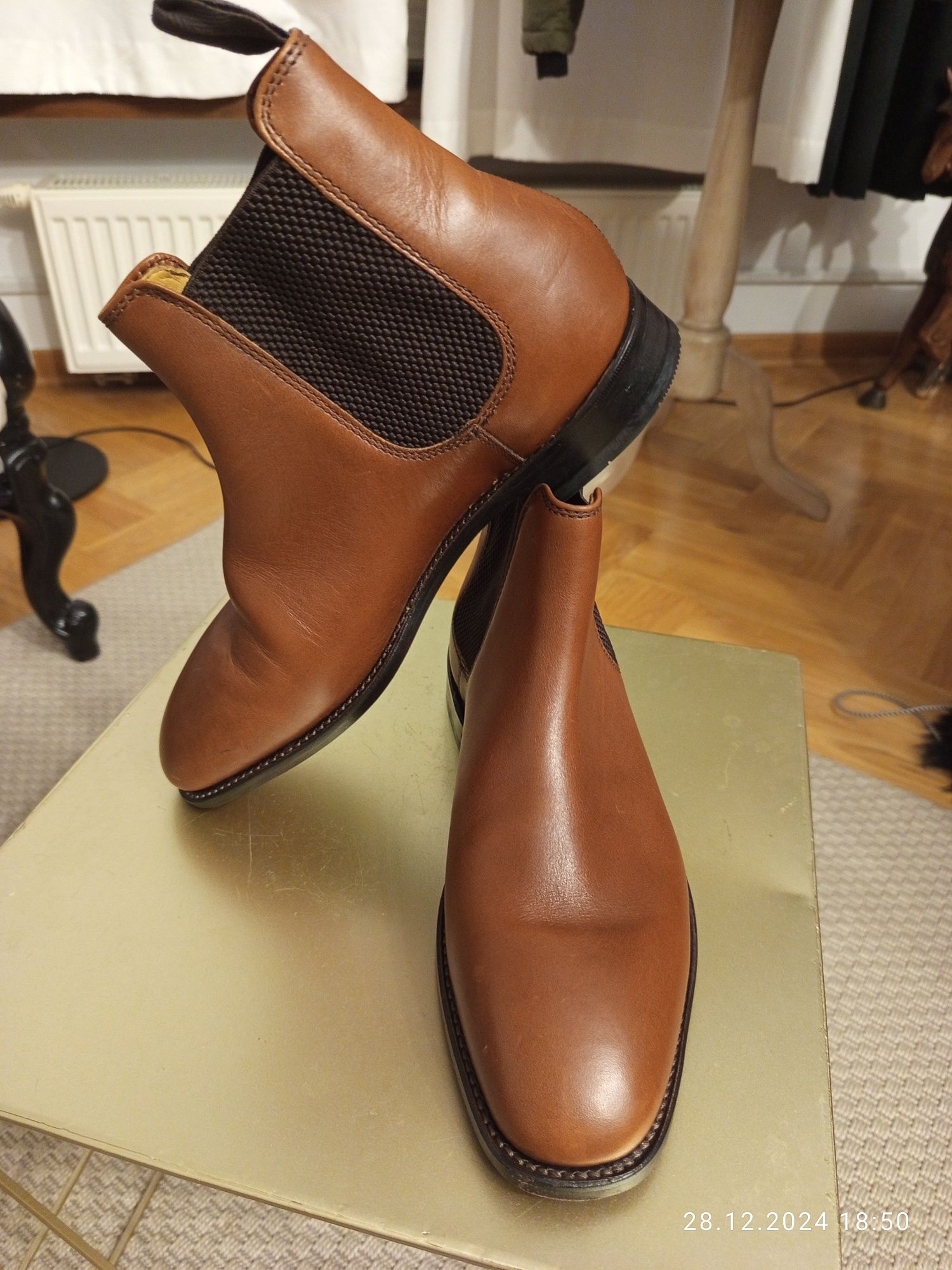 Eleganckie sztyblety męskie Charles Tyrwhitt roz. 8
