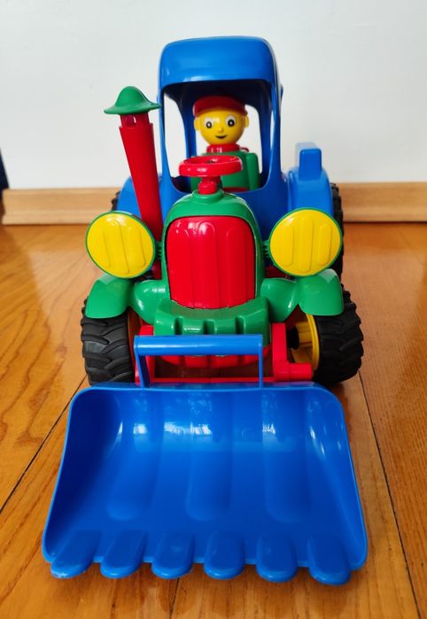 Duży traktor - koparka firmy Hemar