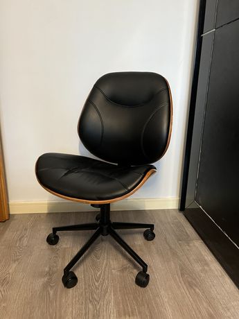 Piękny fotel biurowy - drewno