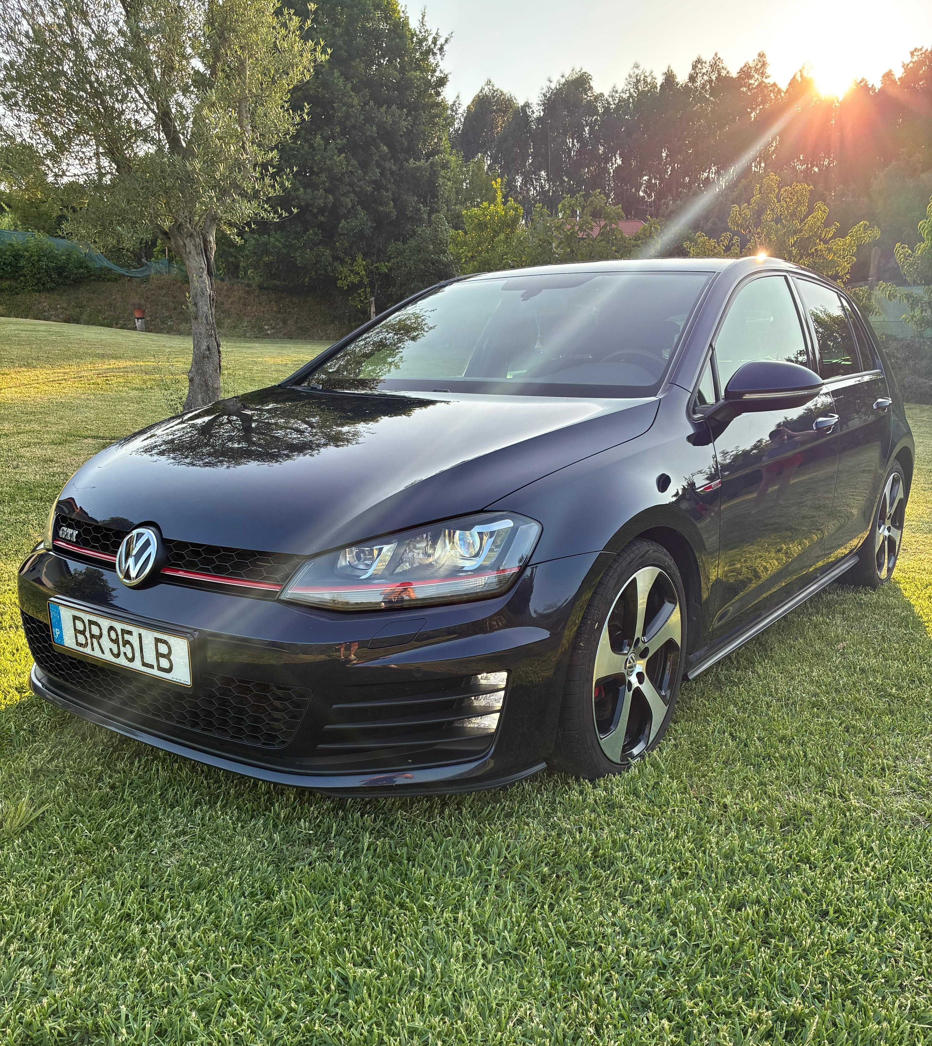 Volkswagen Golf 7 Gti - 220 cv - 5p - Manual