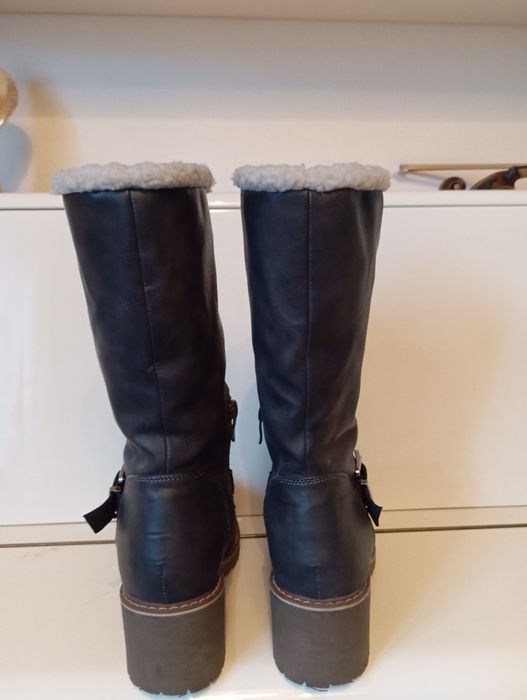 Zgrabne, szare  botki - dwa w jednym.