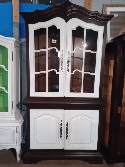 Witryna  , Biblioteka - jak Nowa , Ludwikowska - Dąb i  Biała