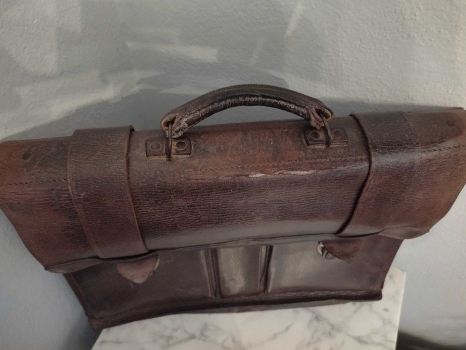 Pasta antiga em cabedal