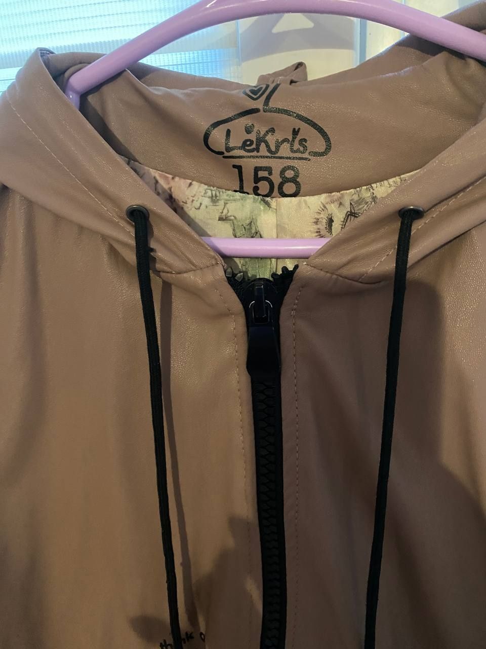 Крута, якісна куртка , бомбер на теплу погодудля дівчинки, 158розмір