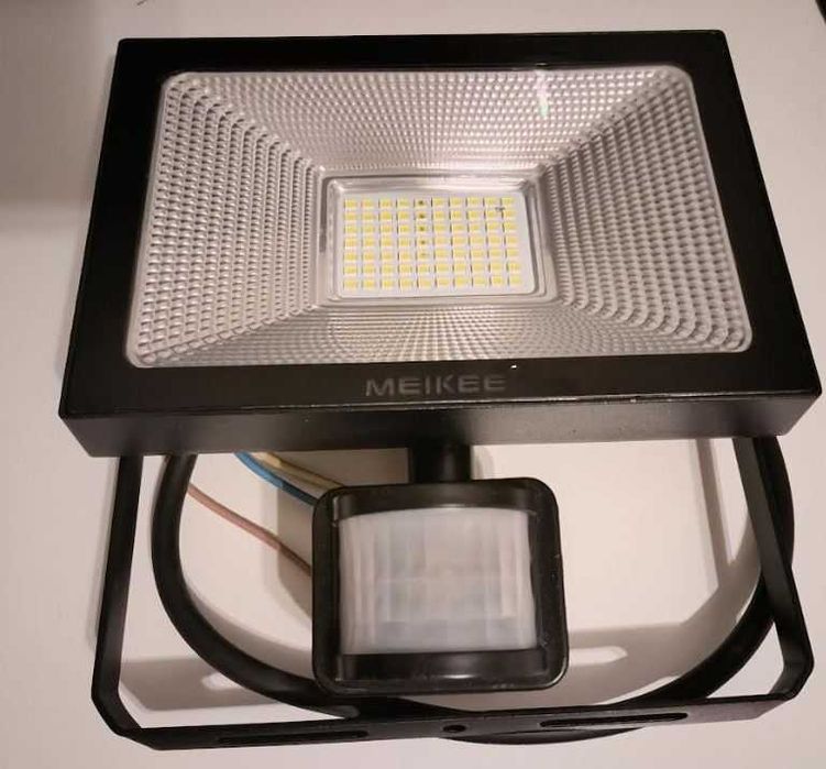 Halogen LED z czujnikiem ruchu 60W 6500K MEIKEE