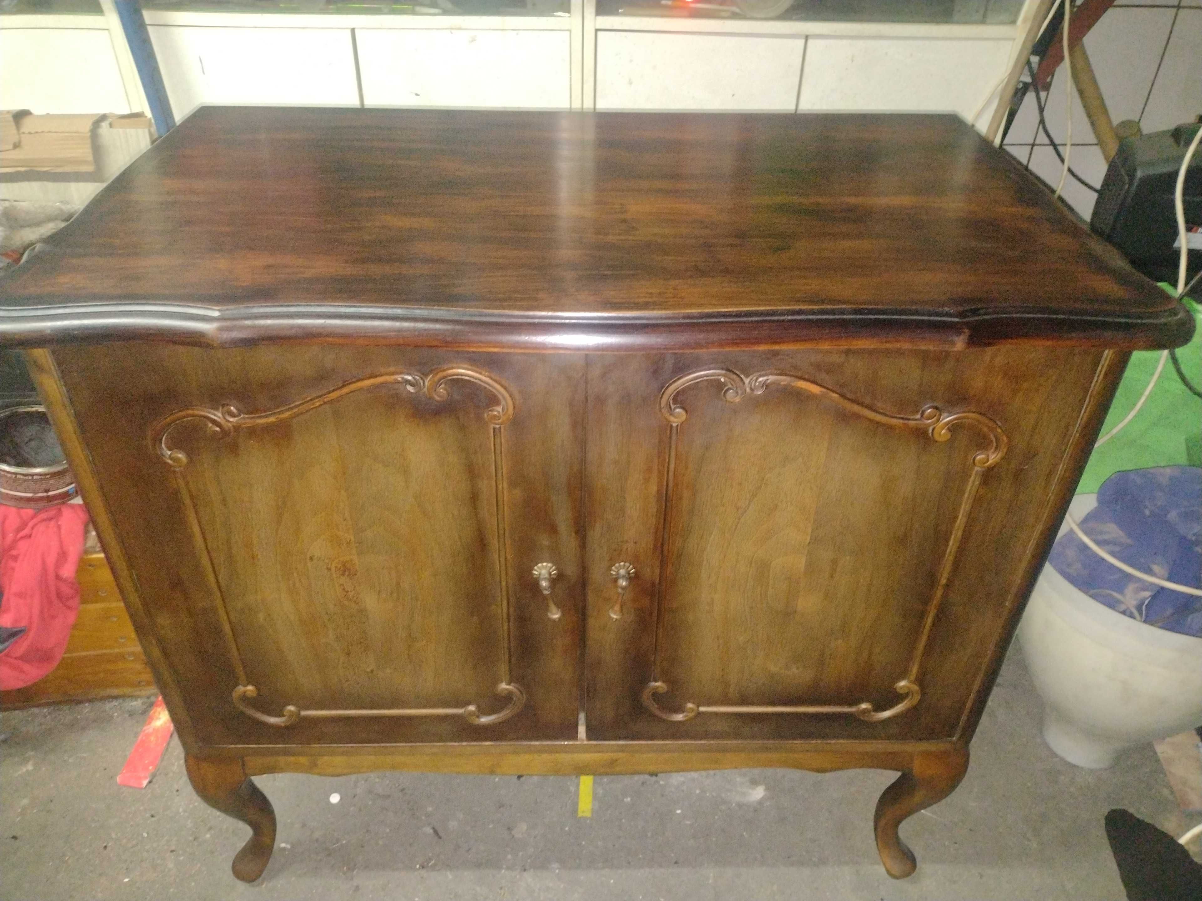 Szafka komoda w stylu Chippendale
