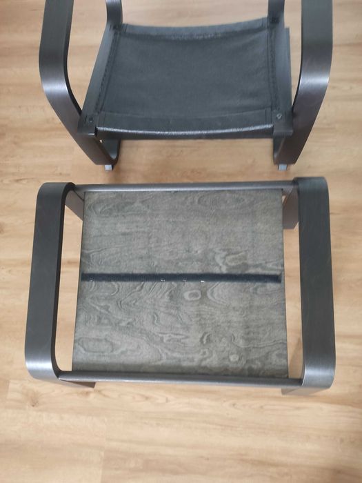 Repousa-pés - Modelo POÄNG, Preto com almofada Cinza, IKEA