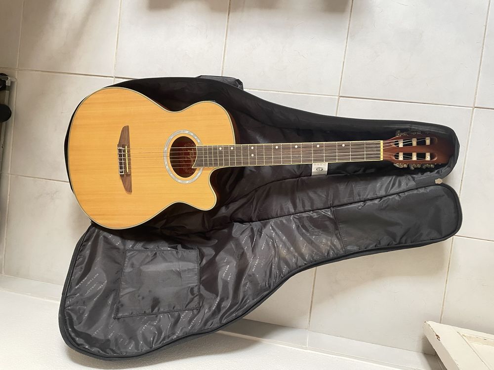 Guitarra semi acustica Tagima + mala para guardar