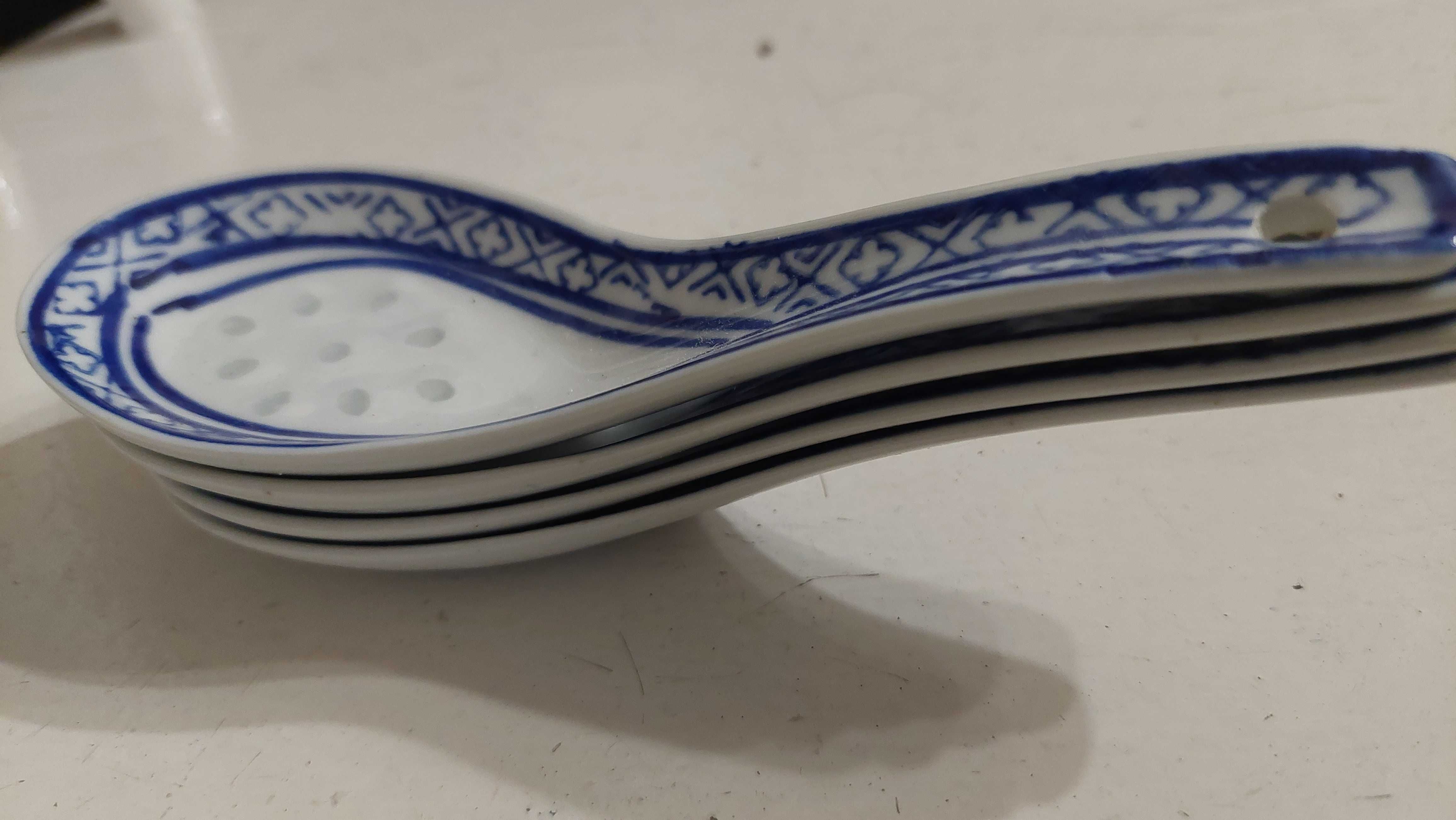 Zestaw chińskich porcelanowych łyżek do zupy (4szt )