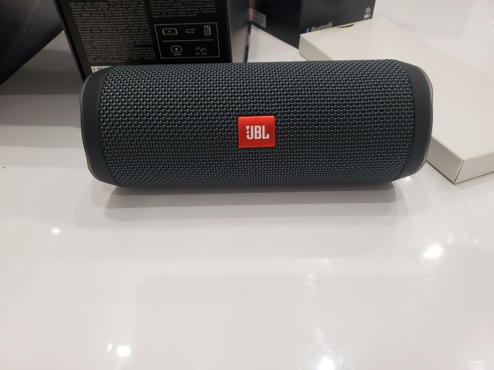 Портативна колонка JBL Flip Essential 2 чорна 20 Вт