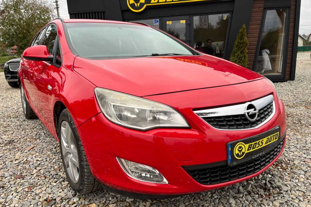 Opel Astra 2011 року