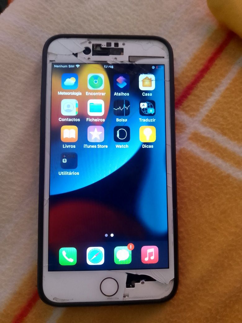Vendo iPhone 7 plus cor de rosa com 2 capas