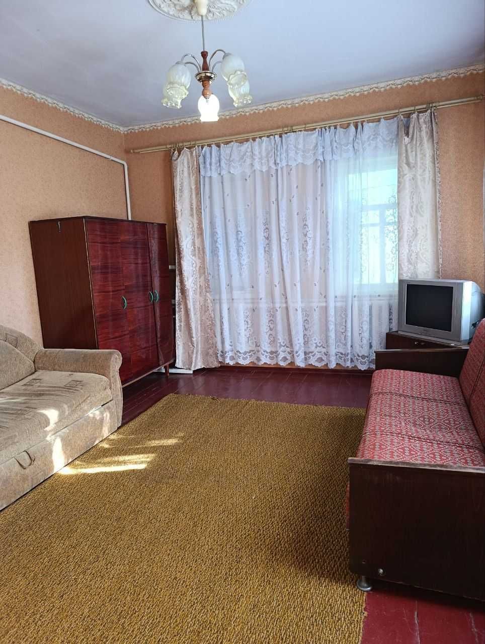 Здам в довгострокову аренду половину будинку .