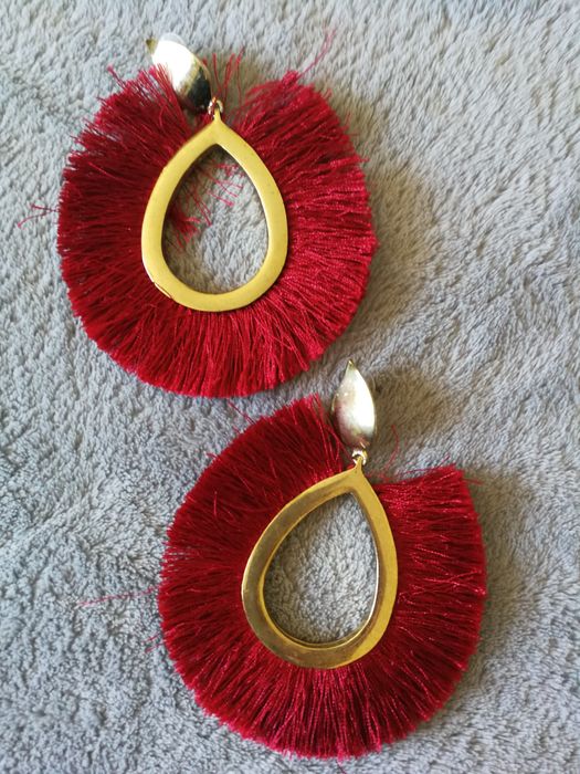 Brincos grandes bordô