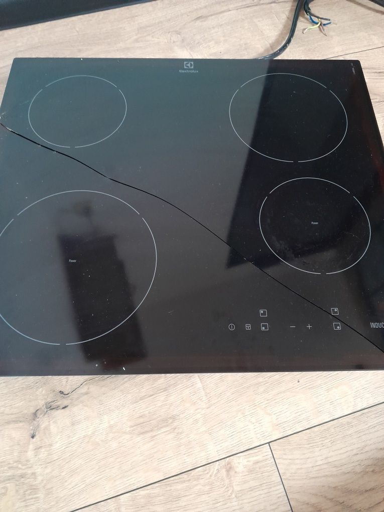 Płyta indukcyjna electrolux model EIT60428C