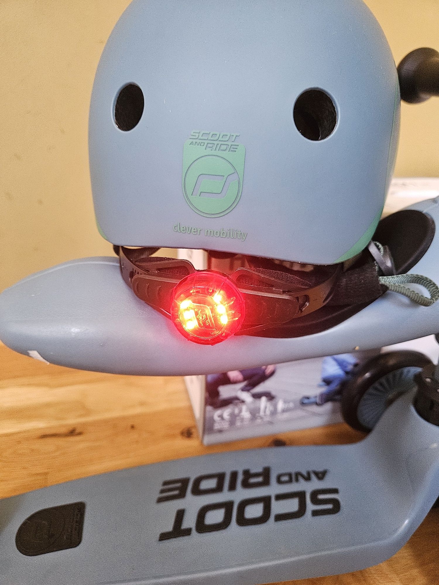 Jeździk Scoot&Ride + kask XXS-S