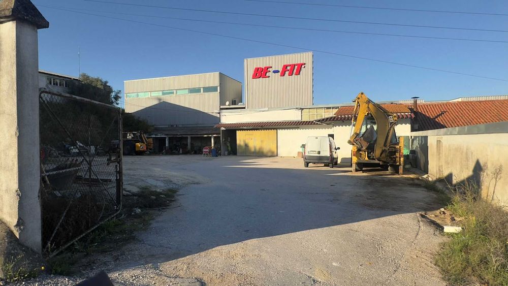 Arrenda-se oficina/ armazém