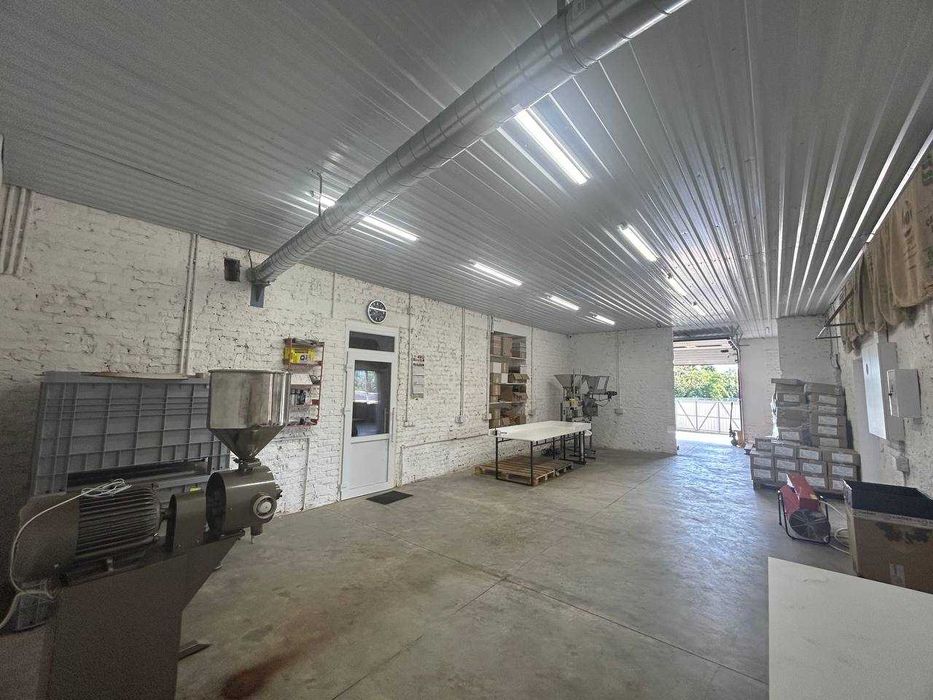 Продаж окремого комерційного об'єкту з власною ділянкою!