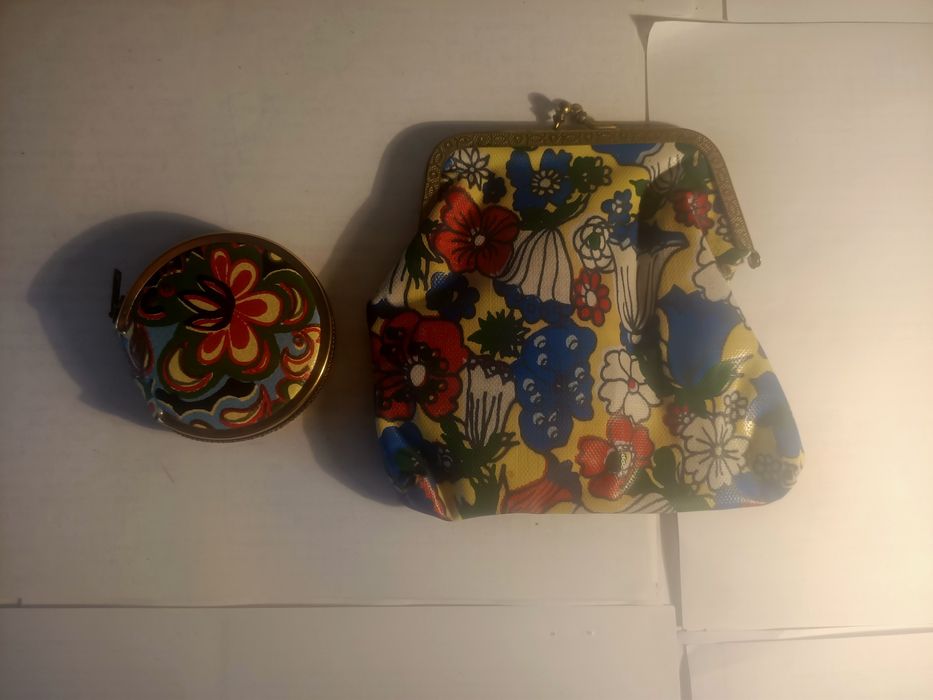 Puderniczka i kosmetyczka PRL