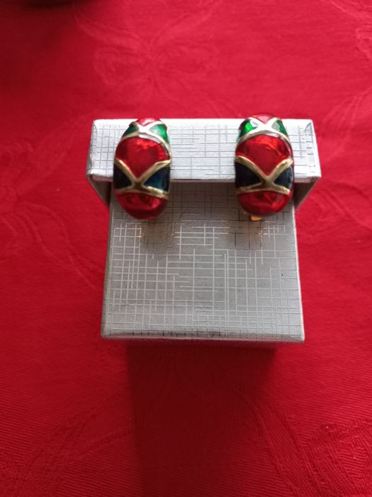 Conjunto de brincos coloridos e dourados marca Shock