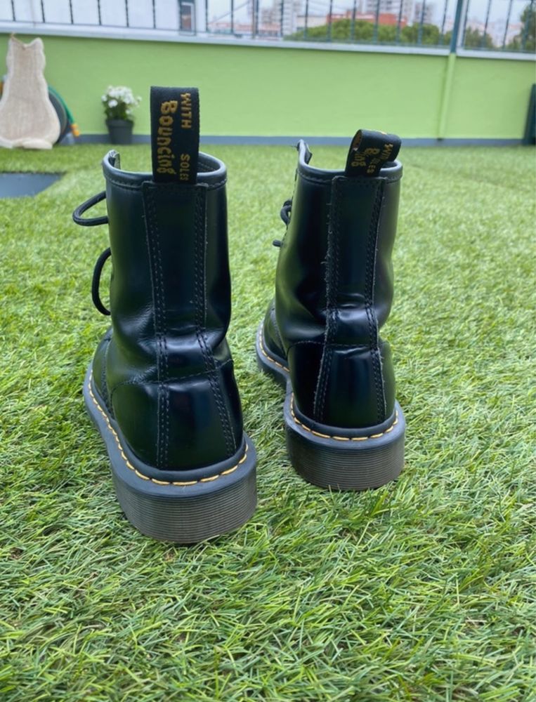 Botas Dr Martens pretas de pele nr 37