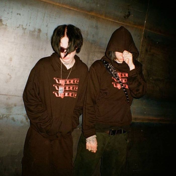 hoodie “viperr propaganda”    vetemets balenciaga