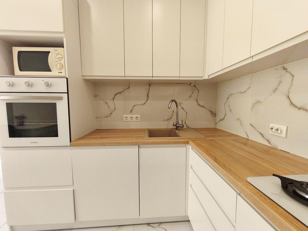 В Продажу триповерховий Таунхаус з ремонтом, ГАЗ, 105 м²