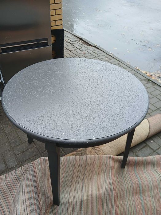 Sprzedam stół plus krzesła