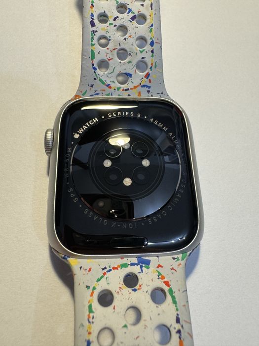 Apple Watch 9 Pure Platinum 45mm