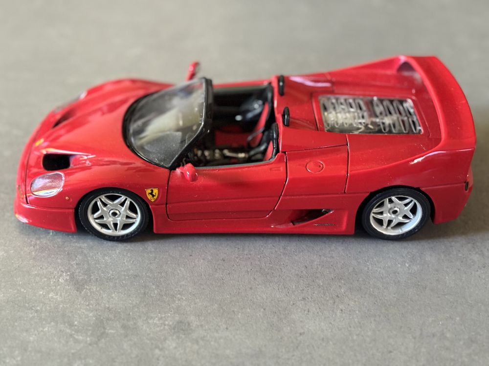 Model Bburago skala 1/18 Ferrari F50 made in Italy