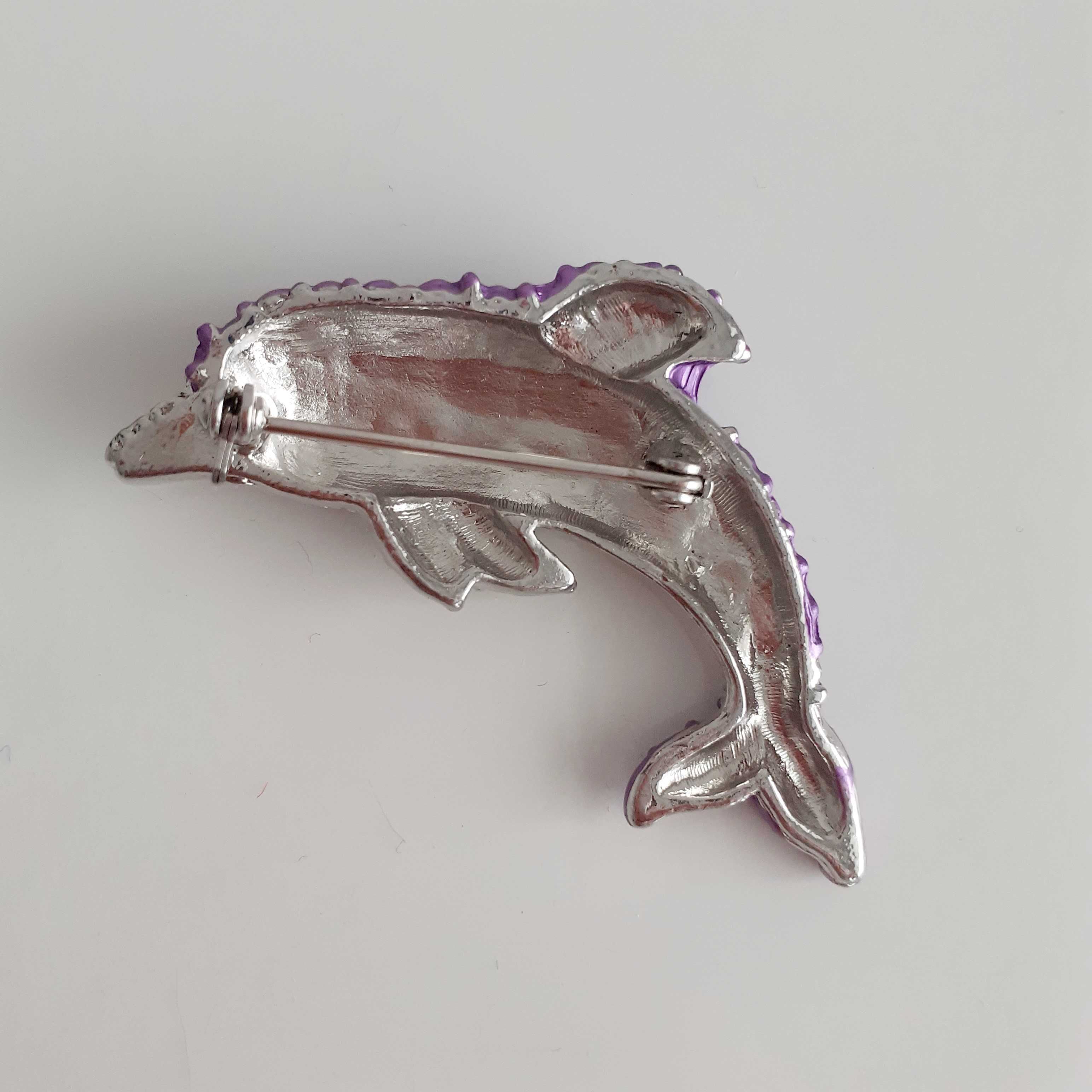 Broszka vintage delfin metalowa