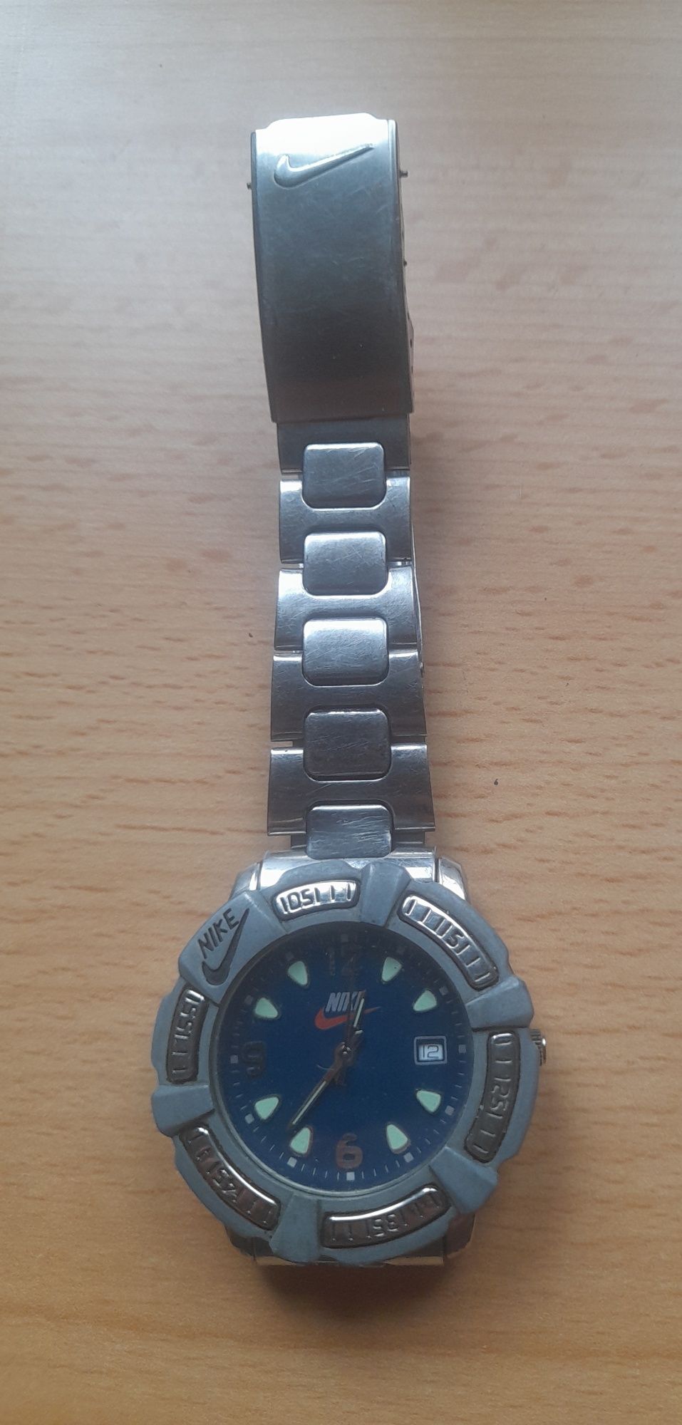Męski zegarek analogowy