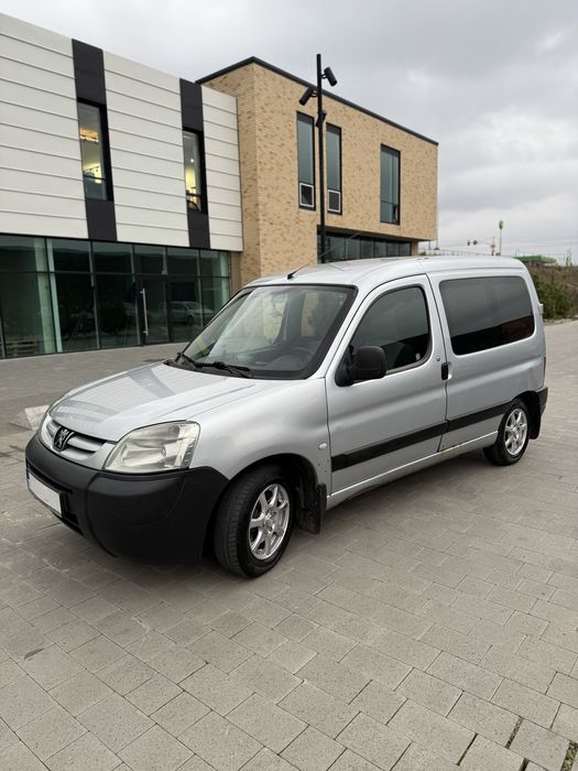 Автомобіль Peugeot Partner