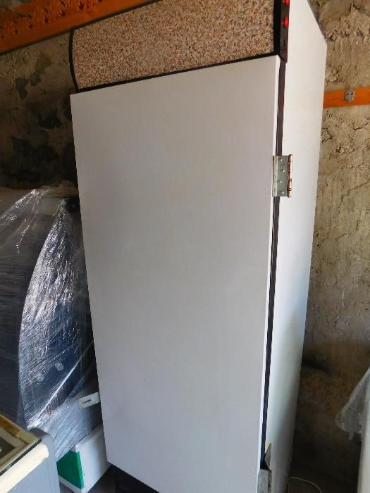 Холодильный шкаф б\у.SEG