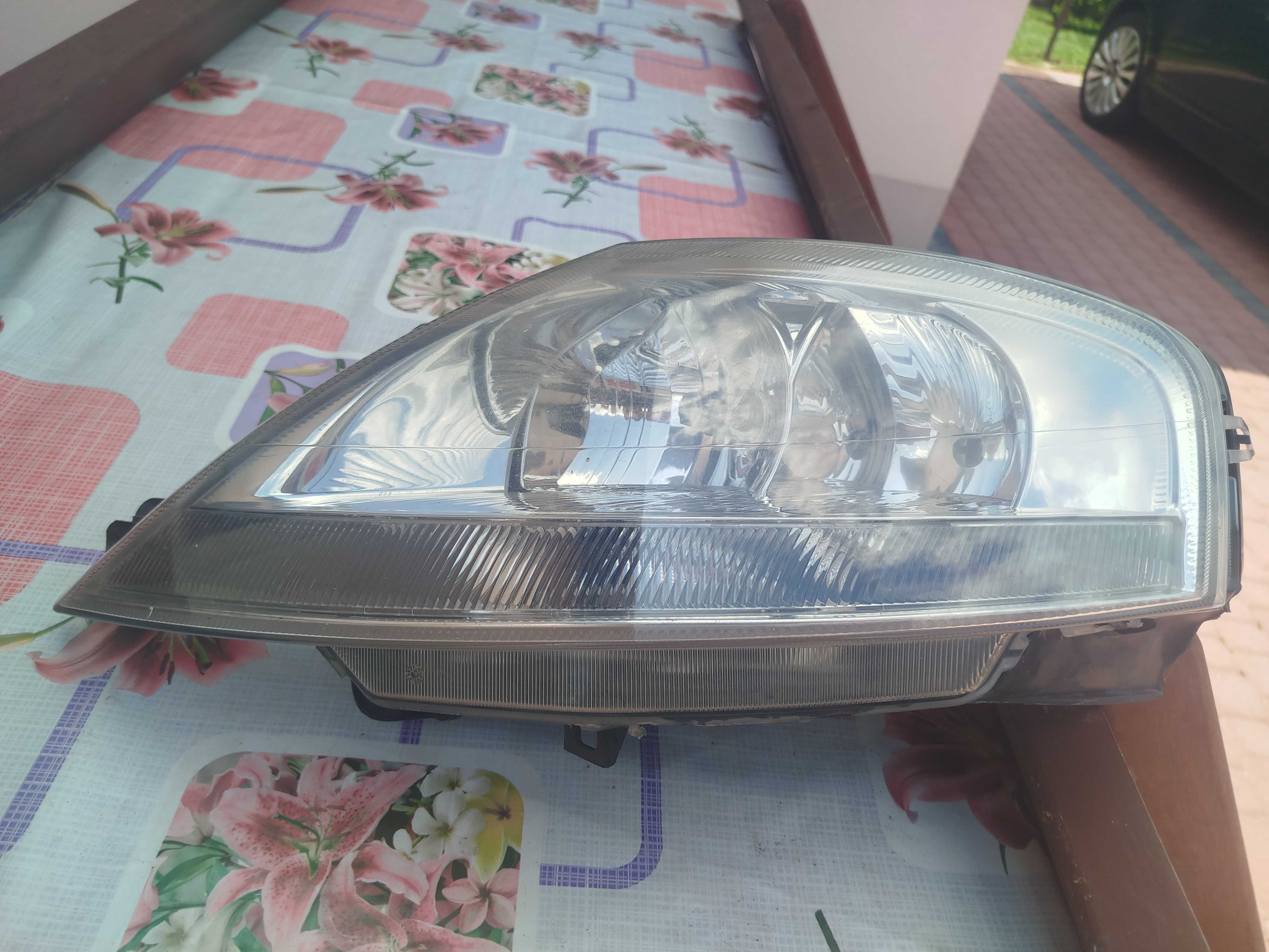 Lampa Citroen C3 przednia od kierowcy