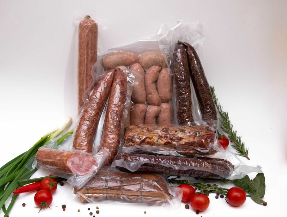 домашня м'ясна продукція (ковбаса, балик, підчеревина, тушонка)
