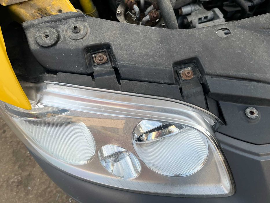 Lampa przód VW Caddy III prawa Europa