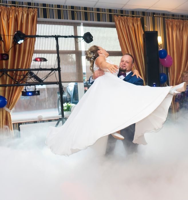 Sukienka ślubna biała