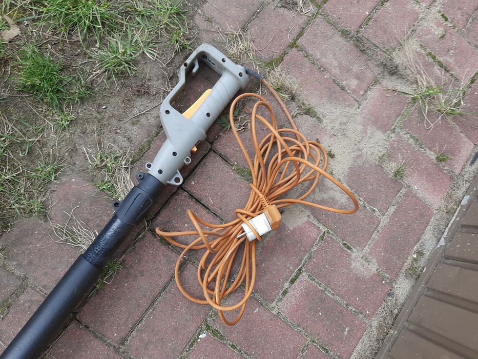 Nożyce do żywopłotu długie.