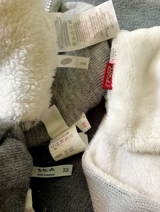 Czapki zimowe dziewcz 2 szt. 54-56 cm jak nowe, komin, szalik.