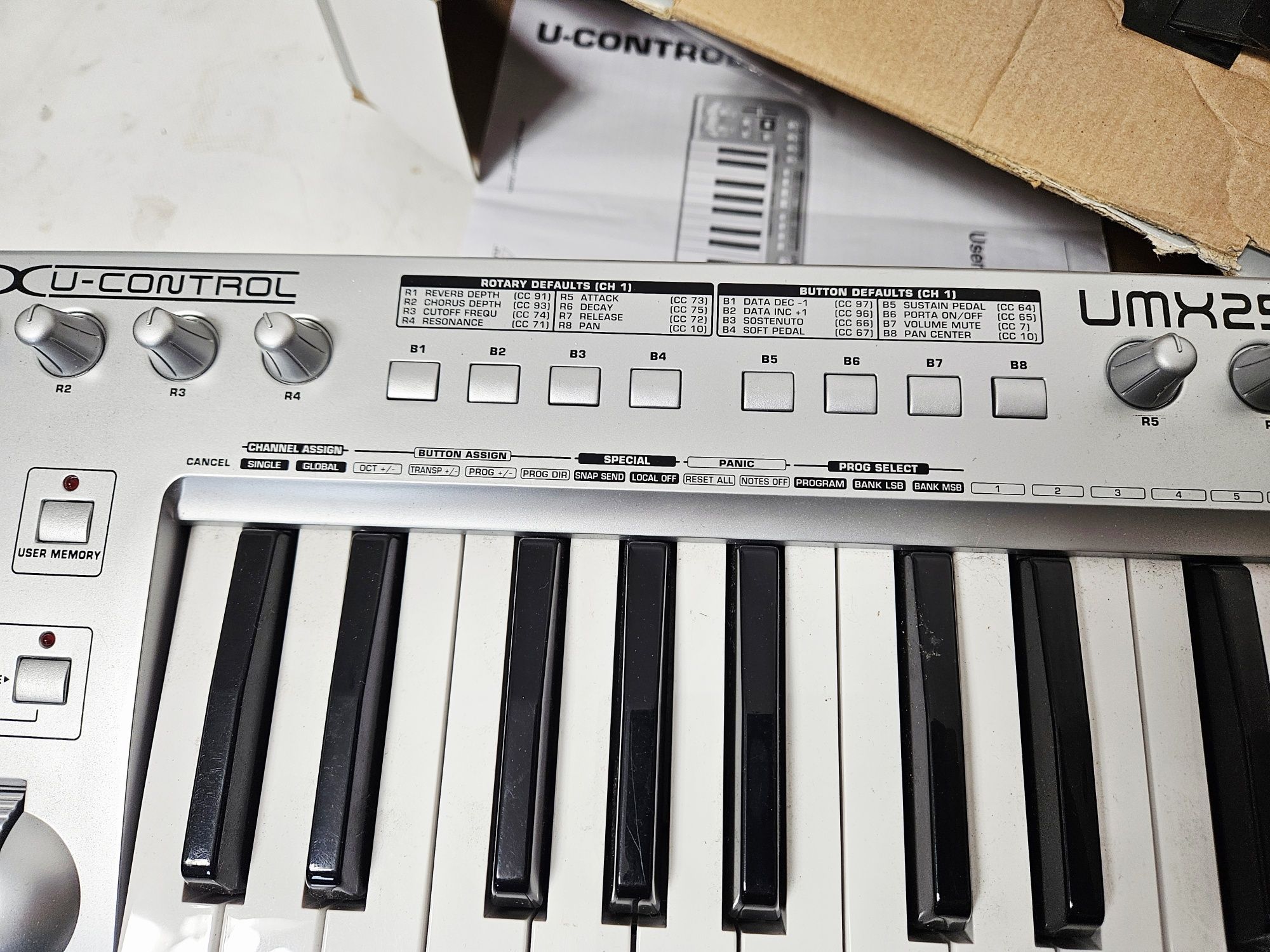 Klawiatura sterującą MIDI Behringer UMX25