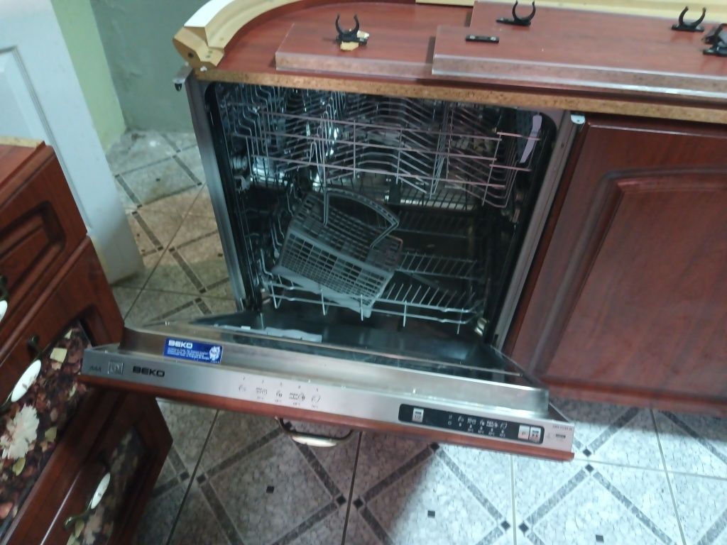 Meble kuchenne z wyposażeniem